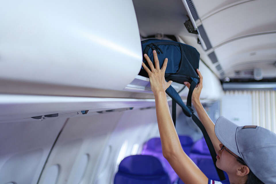 What is Allegiant carryon bag size limit?