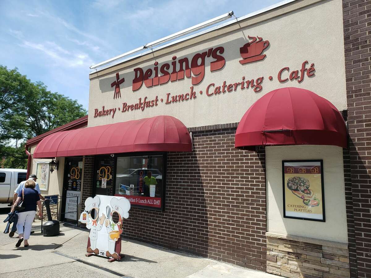 The large family-run Deising’s Bakery is just on the edge of the Stockade District. The selection of breads, pastries, donuts, cookies and cakes is both tempting and daunting.