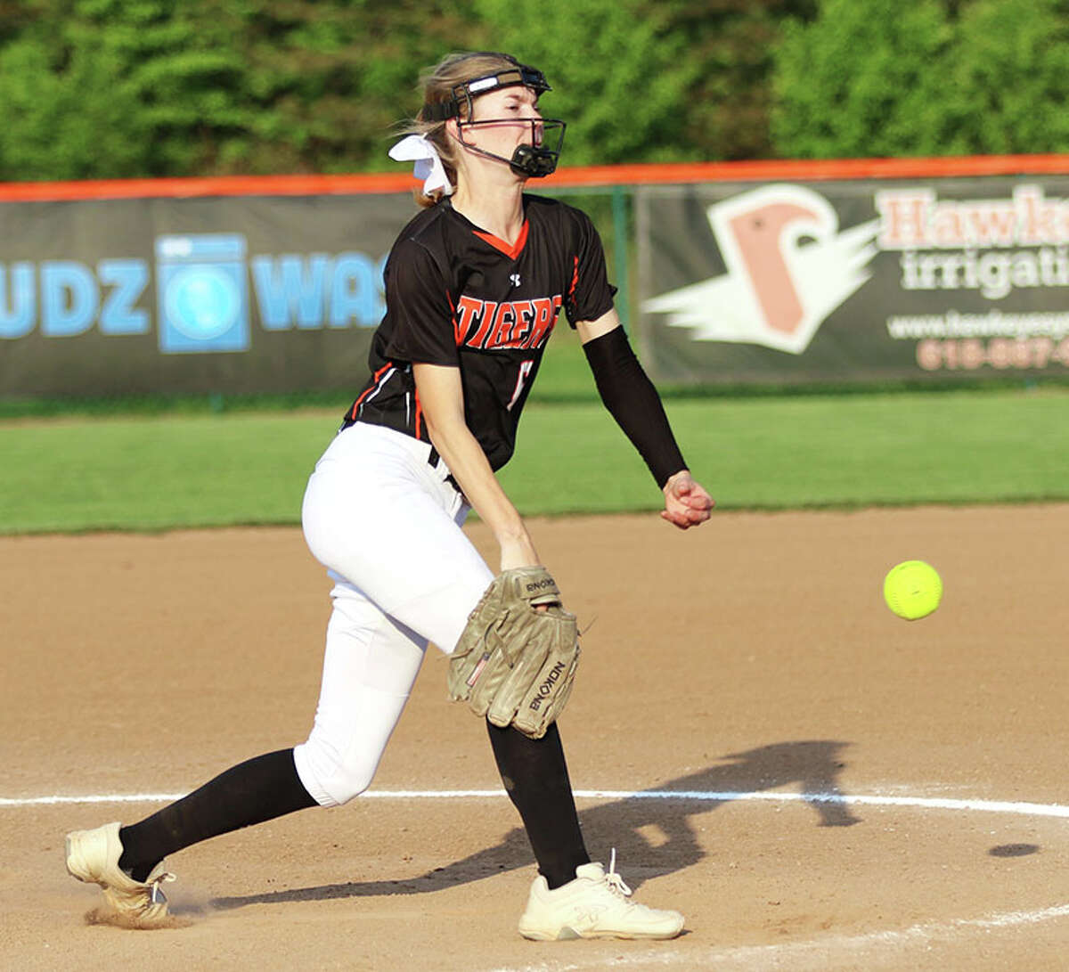 Edwardsville left-hander Ryleigh Owens pitches in a game last season at the District 7 Sports Complex in Edwardsville.