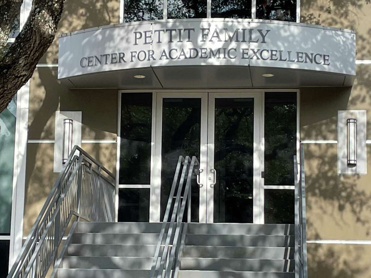 After a significant donation from Christopher “Chris” Petitt to Antonian College Preparatory High School’s capital campaign, a campus building that had been converted to a library and classrooms was dedicated to his parents.