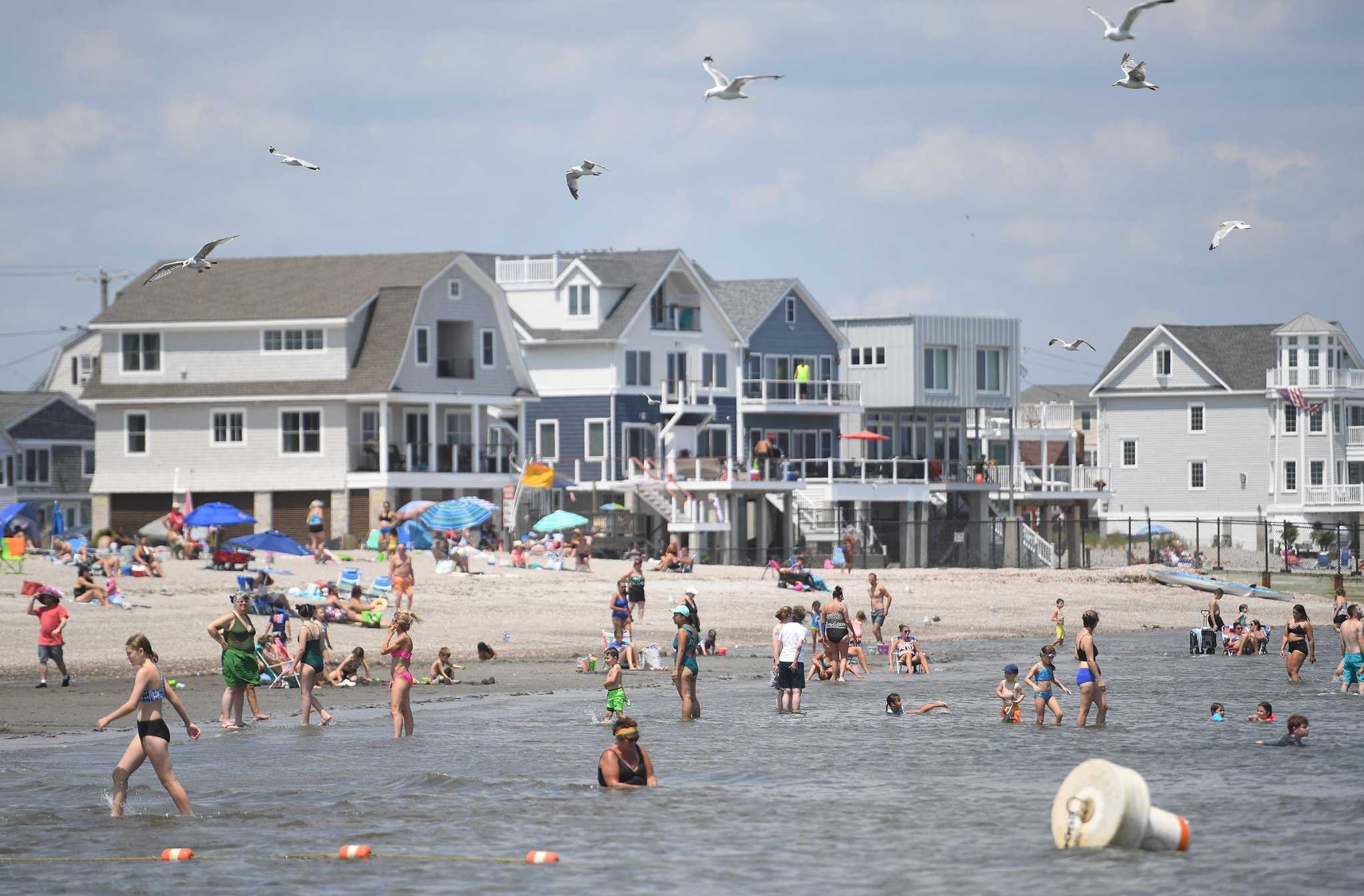 Bacteria in water closes Silver Sands, Wadsworth Falls state parks, DEEP says