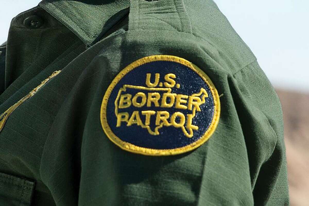 Laredo Sector USBP agents discover 2 migrants inside a car's trunk