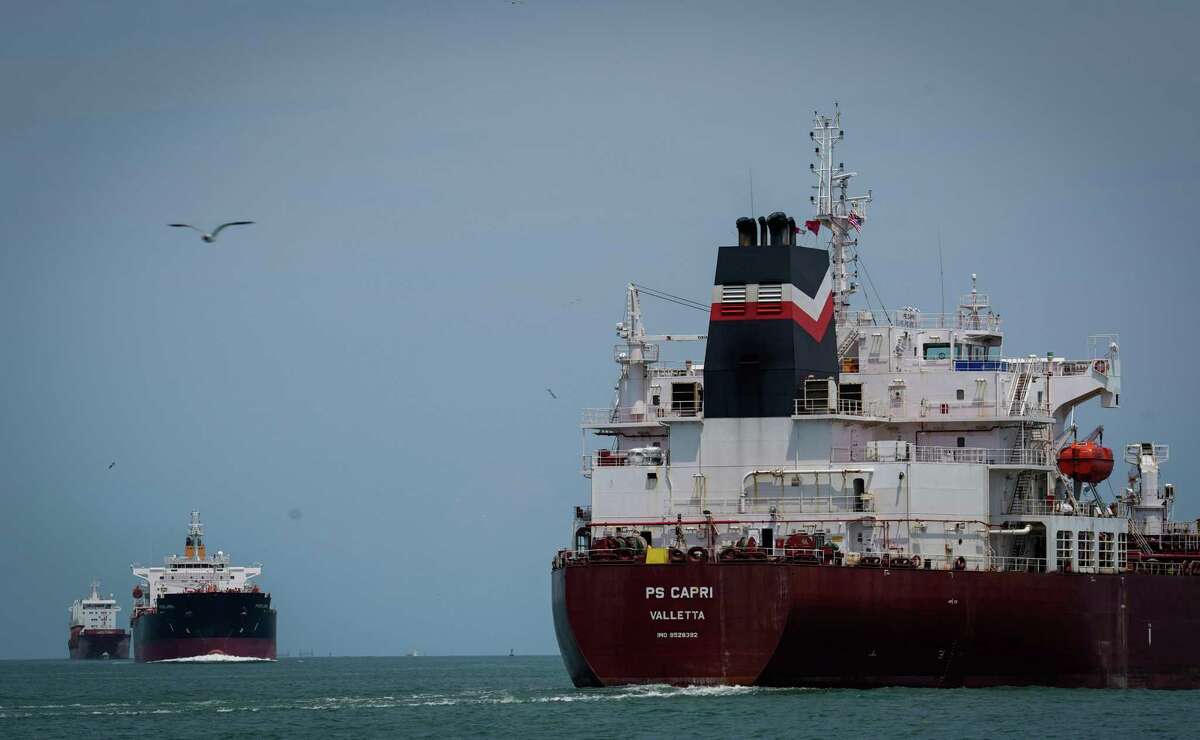 A ban of U.S. crude exports is bad idea that would only likely raise prices, the author argues.