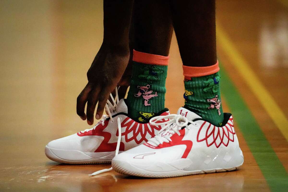 A player ties his shoes Sunday during the tournament.