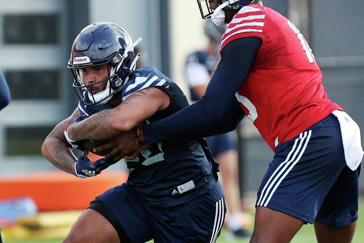 Running back Brenden Brady gets the ball from quarterback Cam Peters during drills on the first day of UTSA Fall football camp at the Roadrunner Athletics Center for Excellence, Wednesday, Aug. 3, 2022.