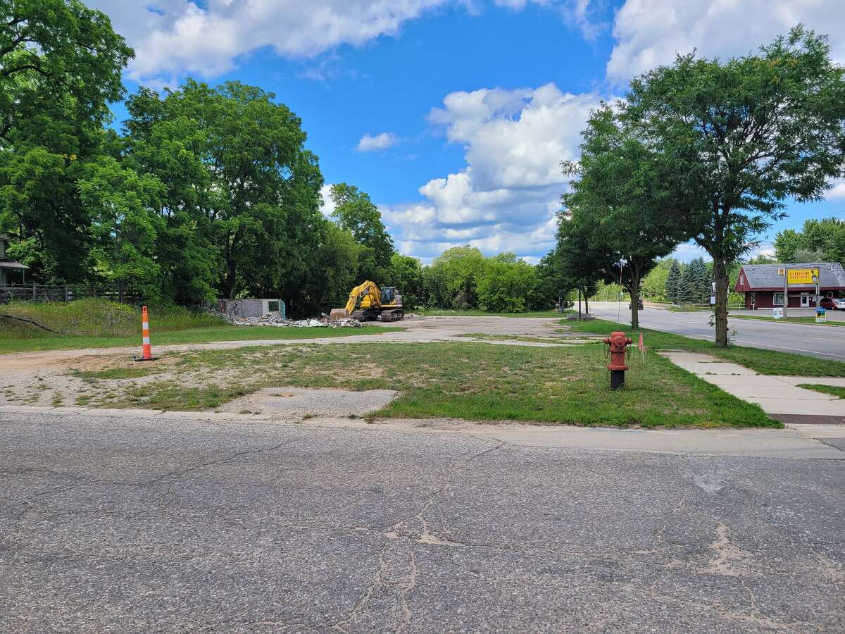 North End Grocery demolished to make room for new Biggby in Reed City