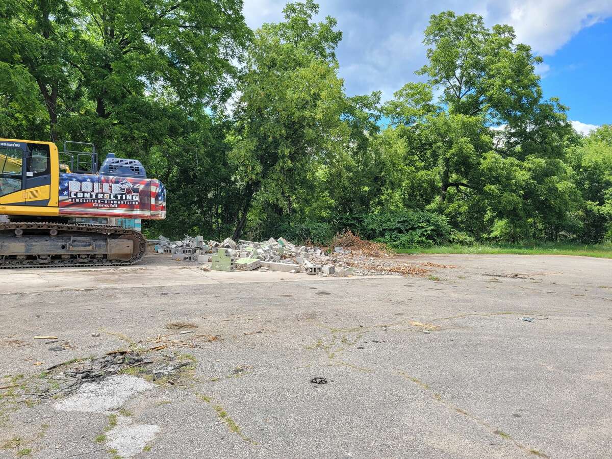 North End Grocery demolished to make room for new Biggby in Reed City