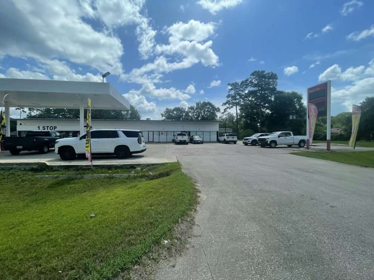 An investigation is underway into the Double Diamond Game Room in Vidor, which Orange County authorities shut down on Wednesday.