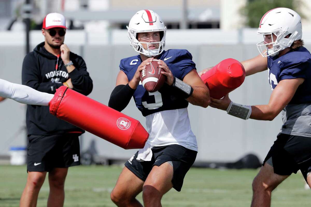 Houston Cougars quarterback Clayton Tune (3) runs throwing drills during the first day of football practice at the University of Houston campus facilities Thursday, Aug. 4, 2022 in Houston, TX.