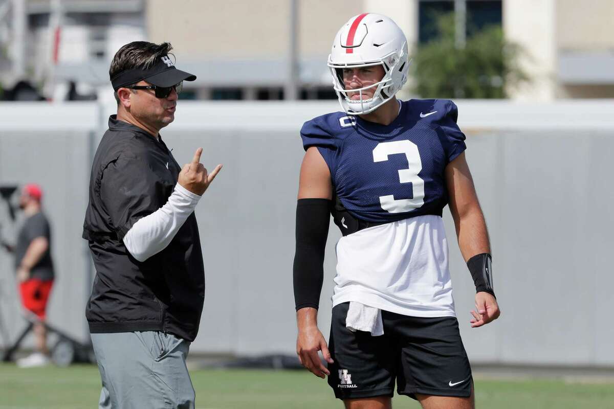 Shannon Dawson (left), seen working with former UH quarterback Clayton Tune, will be leaving the Cougars to take over as Miami's offensive coordinator.