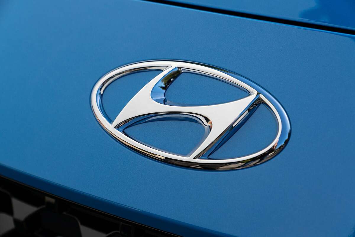 Hyundai logo on the 2023 Hyundai Kona Limited