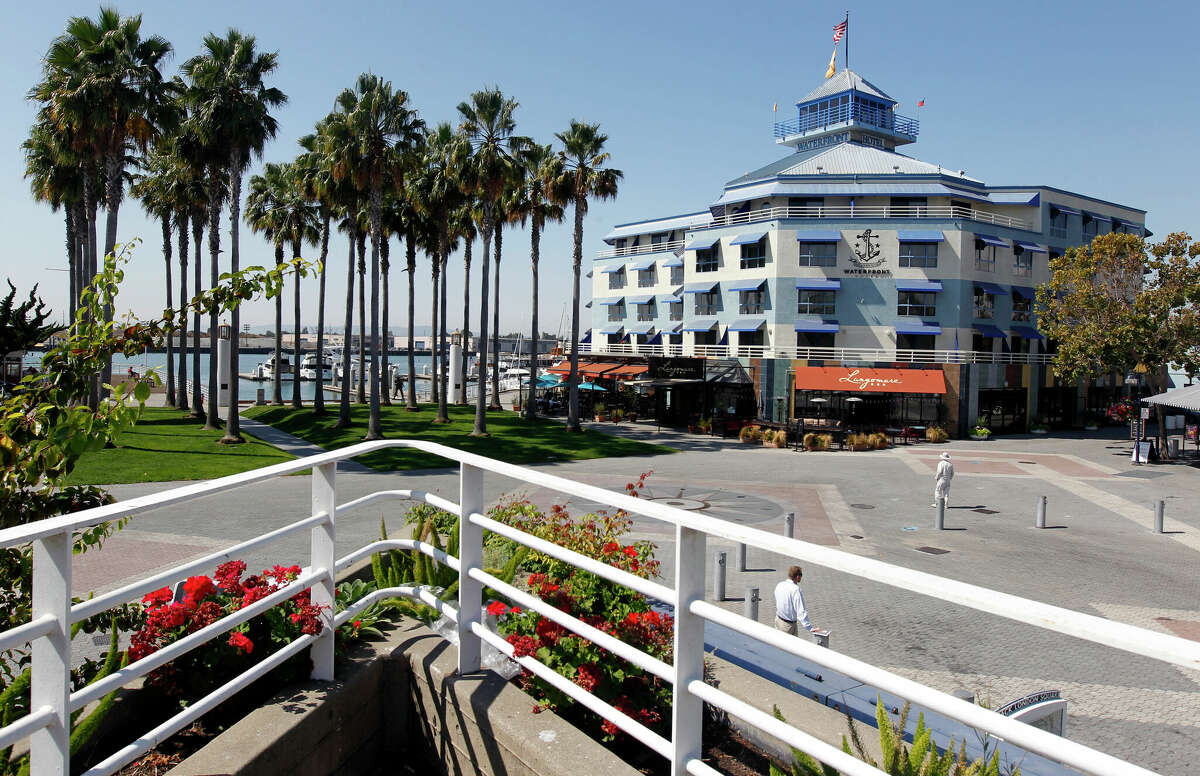 A new restaurant called the Waterfront Cafe opened inside the Waterfront Hotel at Jack London Square this week. 