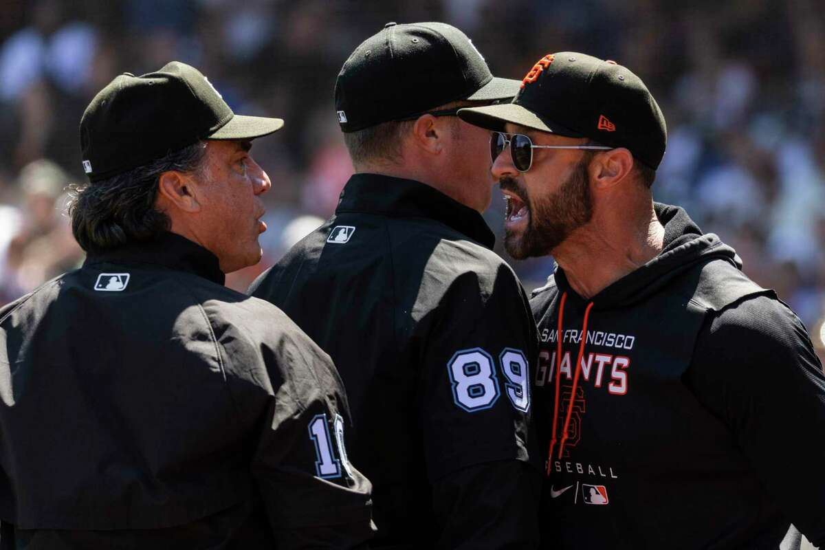 Giants skipper Kapler serving 1-game suspension for returning to dugout  after being ejected - The San Diego Union-Tribune