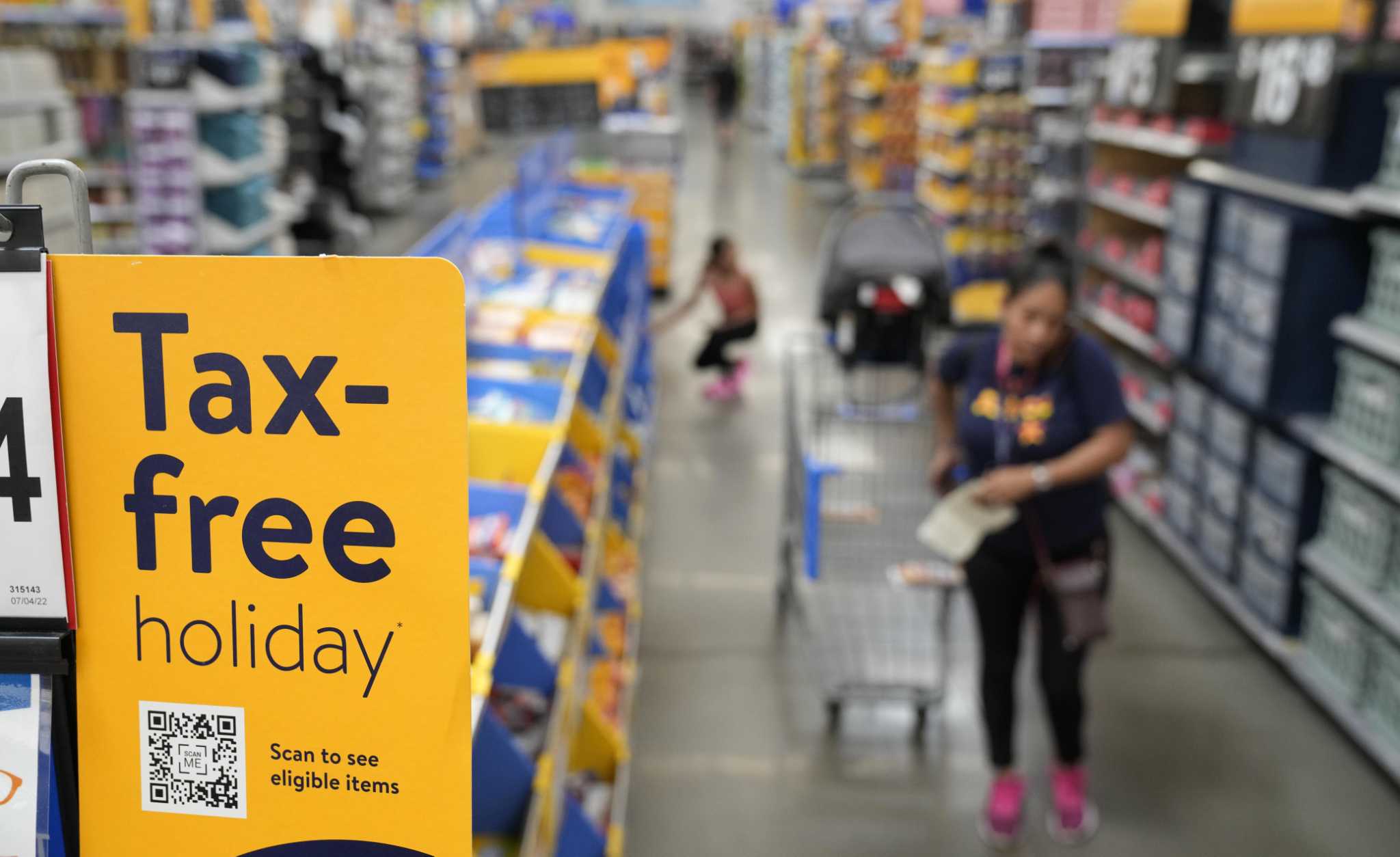 Walmart raising minimum wage to 14, giving 180K Texas workers a boost