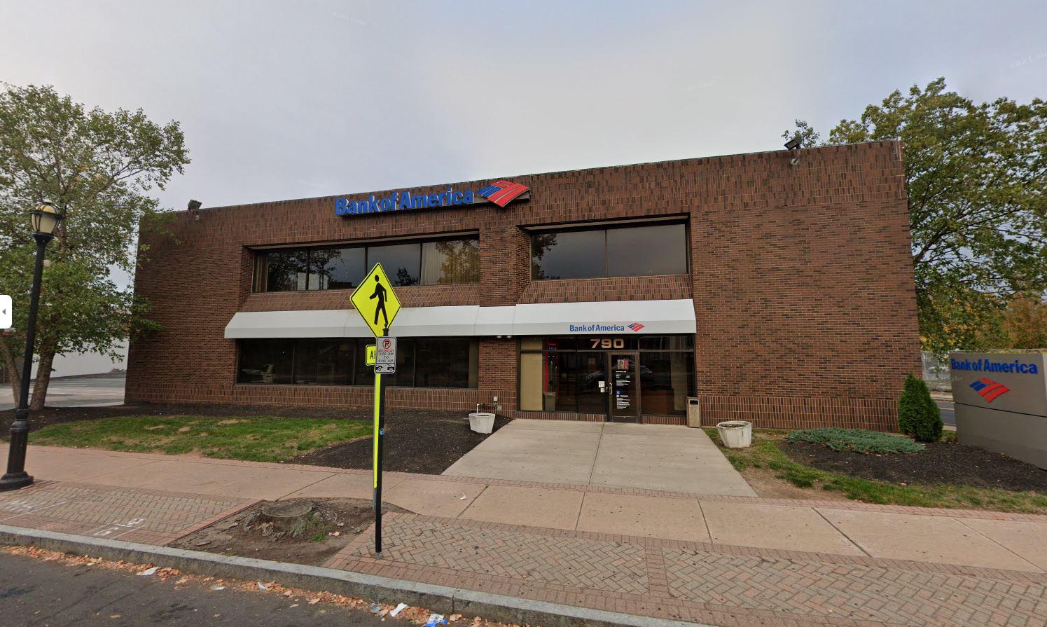 Hartford police search for Bank of America robbery suspect