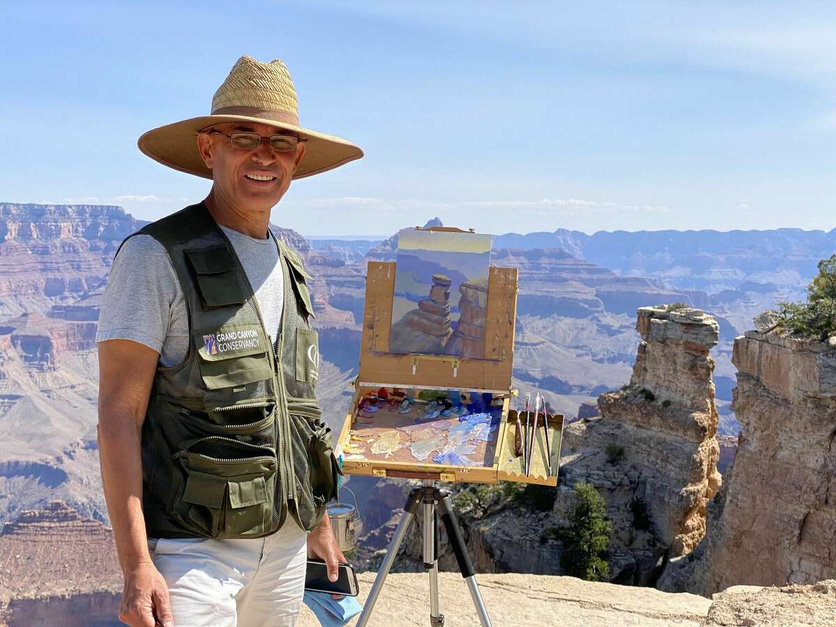 Jose Luis Nunez painting at the Grand Canyon.