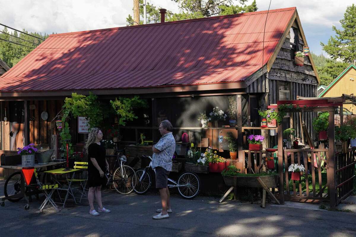 Dave Wilderotter chats with Cassie Wiggins in a tiny home community in Truckee.