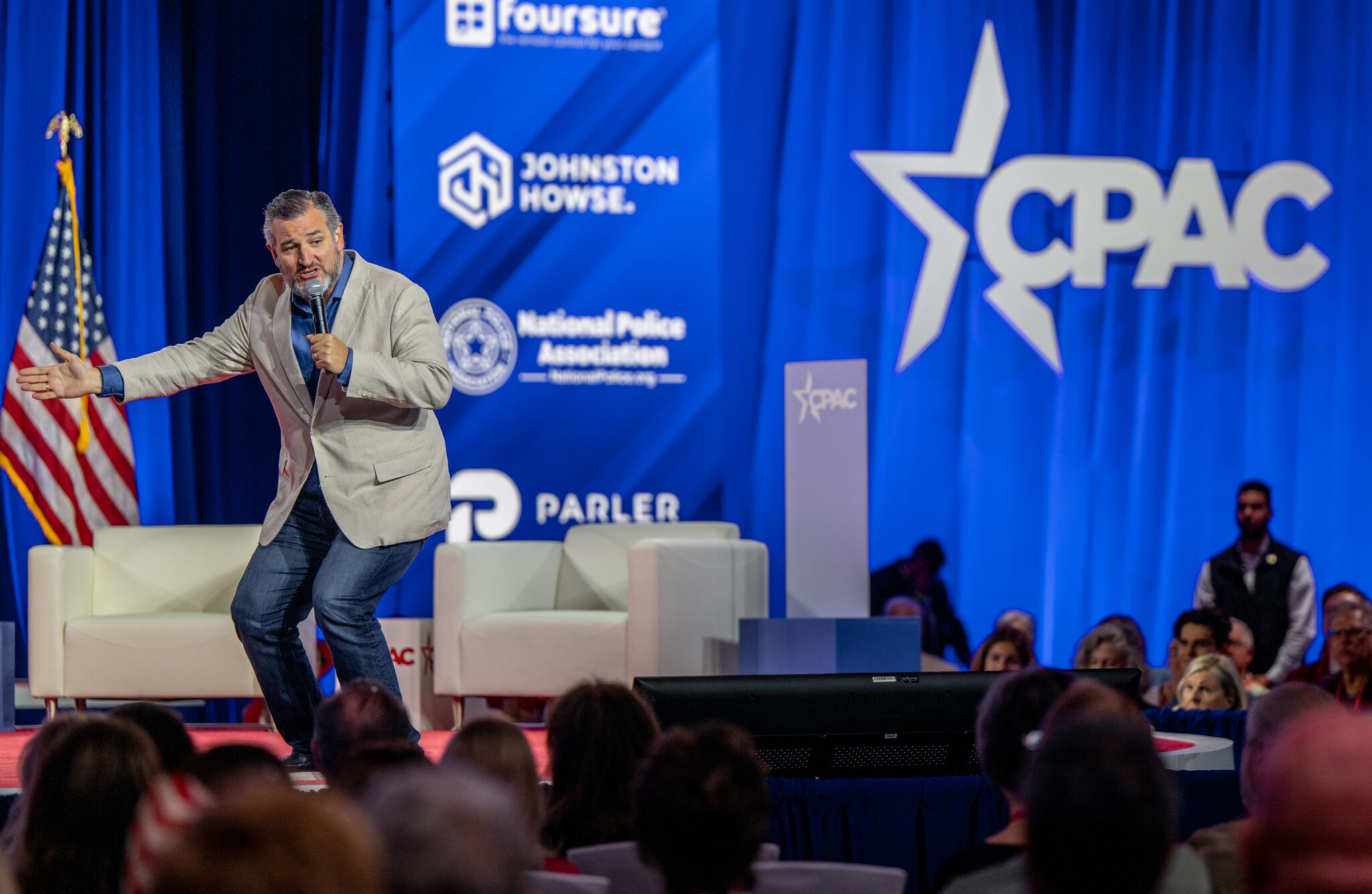 Ted Cruz calls CPAC crowd "dangerous radicals" to raucous applause