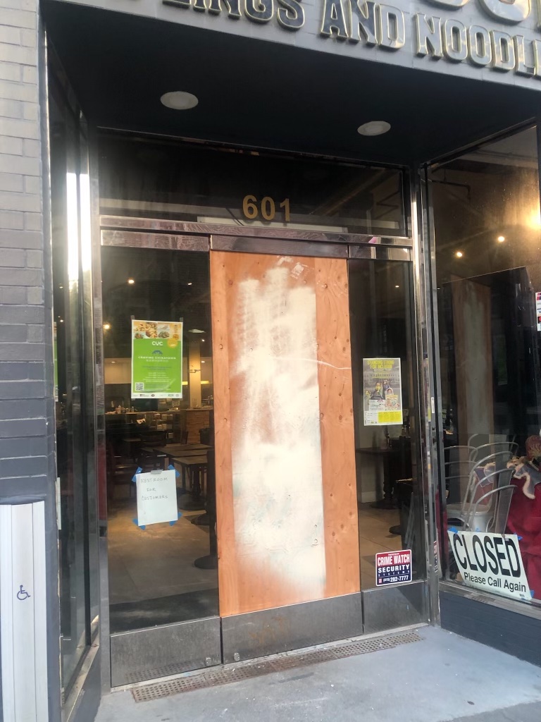 Chinatown block shuttered in huge raid, but brassy bootleggers still hawk  fakes – New York Daily News