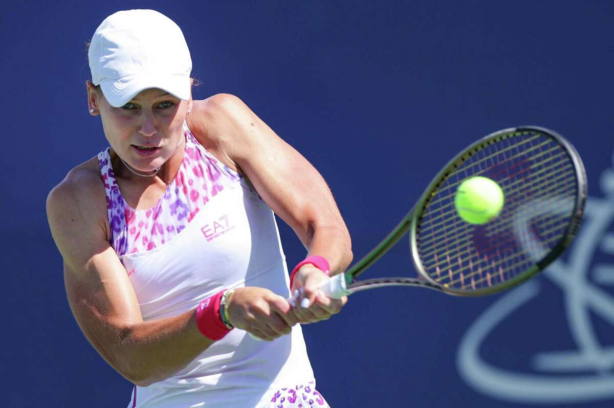 SAN JOSE, CALIFORNIA - AUGUST 05: Veronika Kudermetova of Russia returns a shot from Ons Jabeur of Tunisia during the Mubadala Silicon Valley Classic, part of the Hologic WTA Tour, at Spartan Tennis Complex on August 05, 2022 in San Jose, California. (Photo by Carmen Mandato/Getty Images)