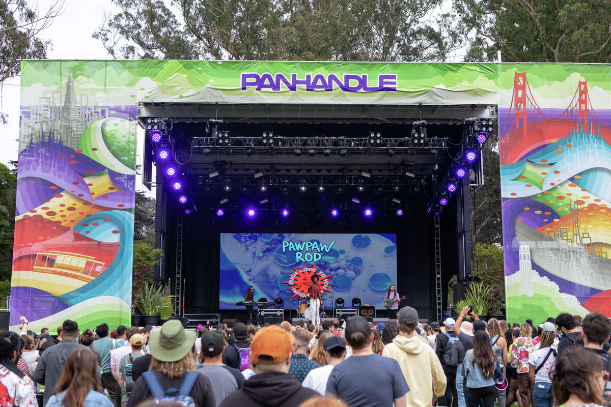 PawPaw Rod esineb Panhandle'i laval Outside Landsi Golden Gate Parkis San Franciscos, Californias.  5. augustil 2022.