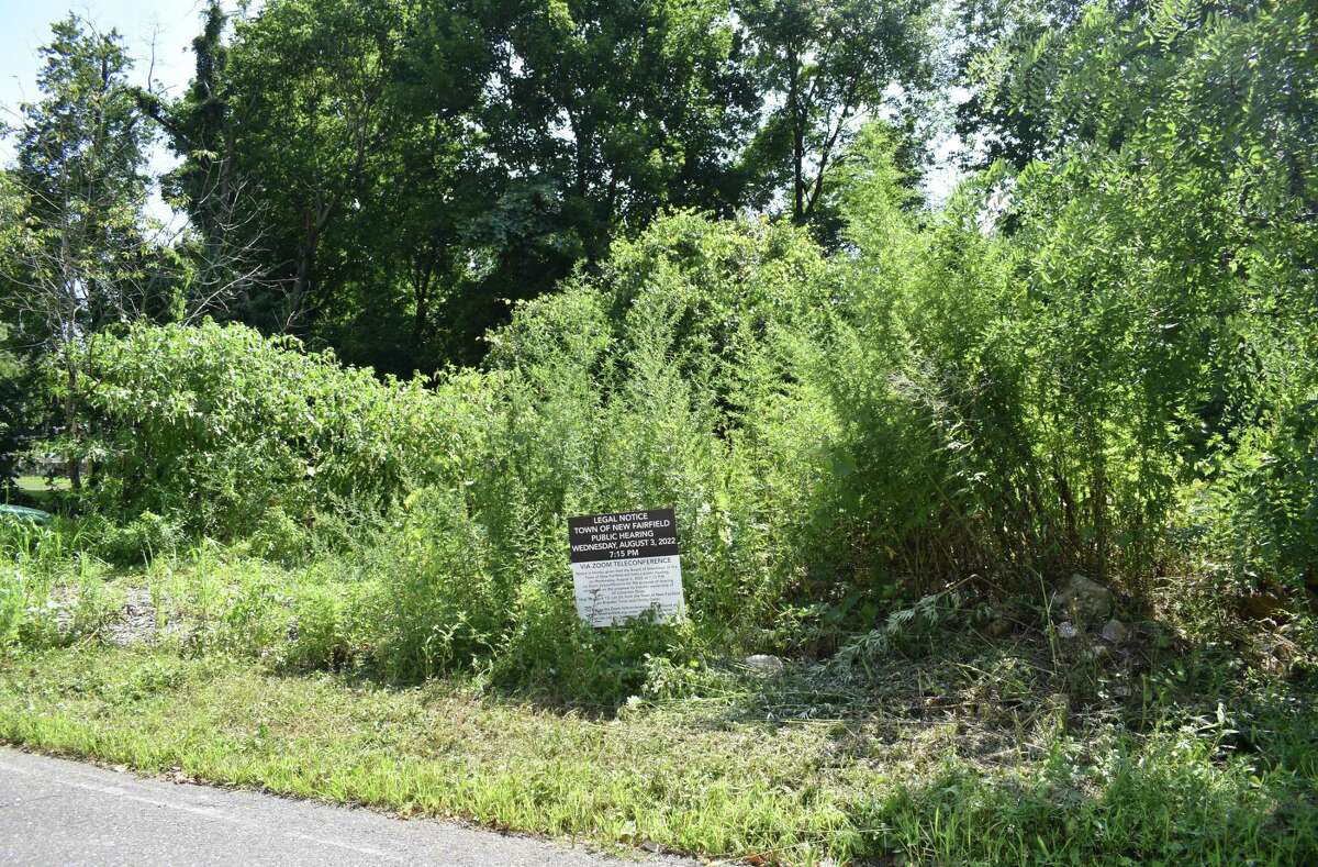A Putnam County couple is looking to purchase less than an acre of undeveloped municipal land on New Fairfield’s border with Brewster, N.Y., and clean it up. The land consists of two small parcels — 32 Calverton Drive and 39 Fulton Drive — which have accumulated debris over the years.