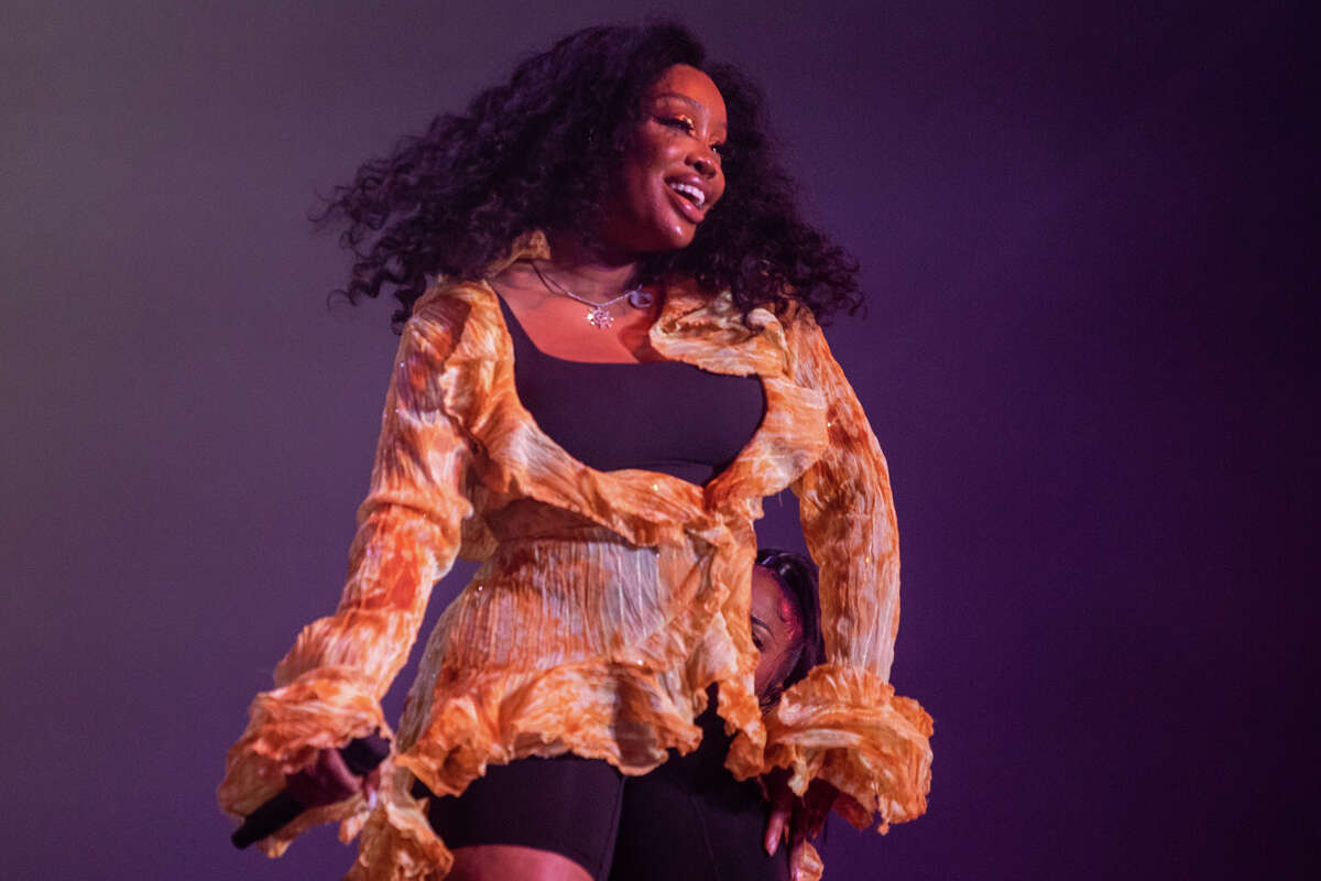 SZA se presenta en Outside Lands en Golden Gate Park en San Francisco, California, el 5 de agosto de 2022.