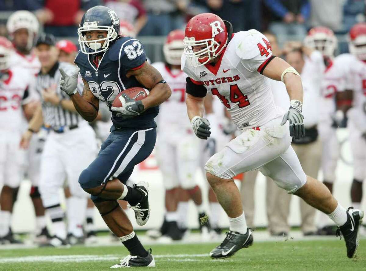 EAST HARTFORD, CT - OCTOBER 31: Kashif Moore #82 of the Connecticut Huskies carries the ball as Ryan D'Imperio #44 of the Rutgers Scarlet Knights defends on October 31, 2009 at Rentschler Field in East Hartford, Connecticut. Rutgers defeated Connecticut 28-24. (Photo by Elsa/Getty Images) *** Local Caption *** Kashif Moore;Ryan D'Imperio