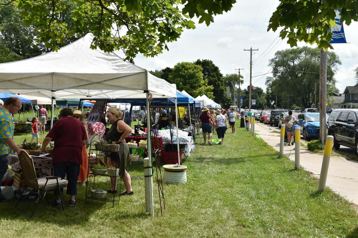 Onekama Days craft show busy with visitors Saturday