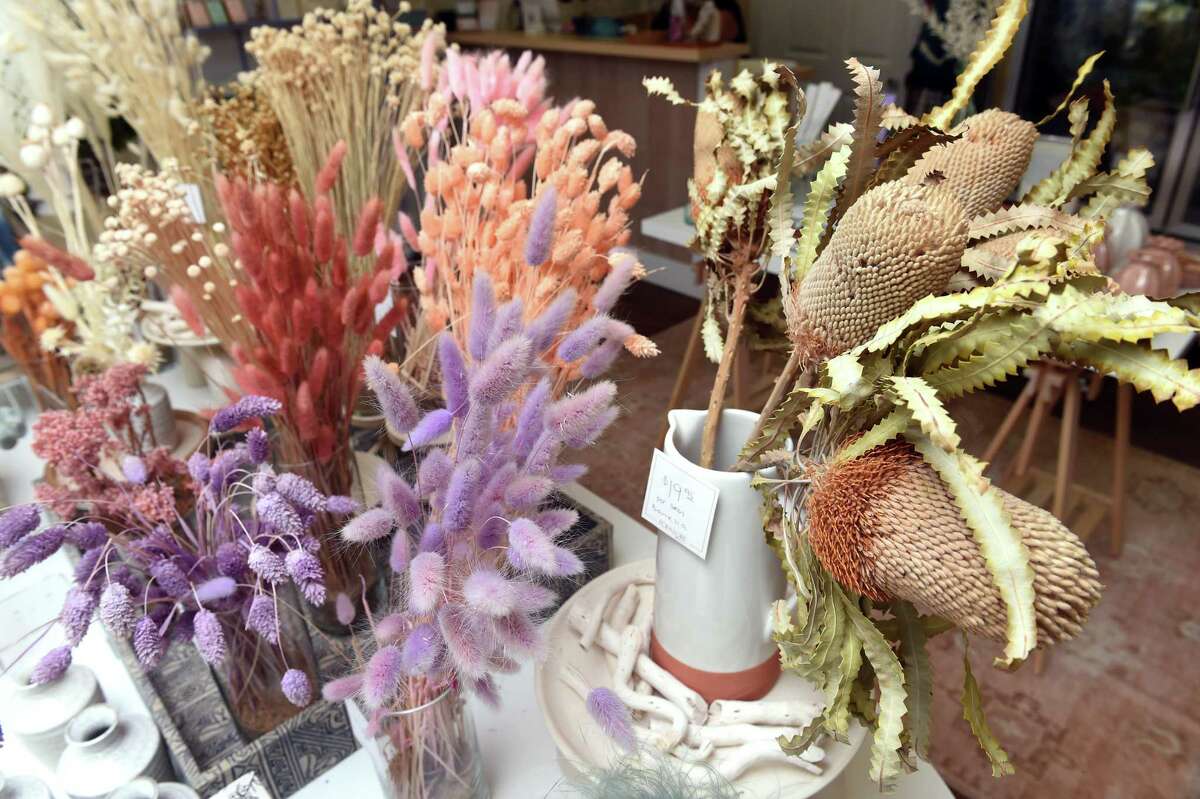 Dried Florals Natural – McKenzie's Flowers