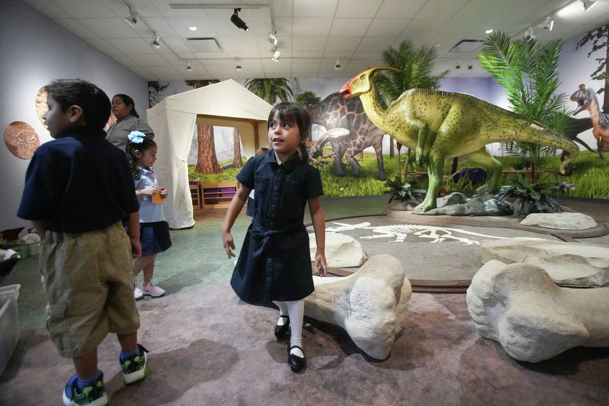 Students check out the dinosaur room, that is a part of their classroom, during the first day of school at Alief ISD’s Martinez Early Learning Center Monday, Aug. 8, 2022 in Houston. Martinez is one of two new early learning centers in the district. There were 41,000 students returned to school in Alief ISD Monday.