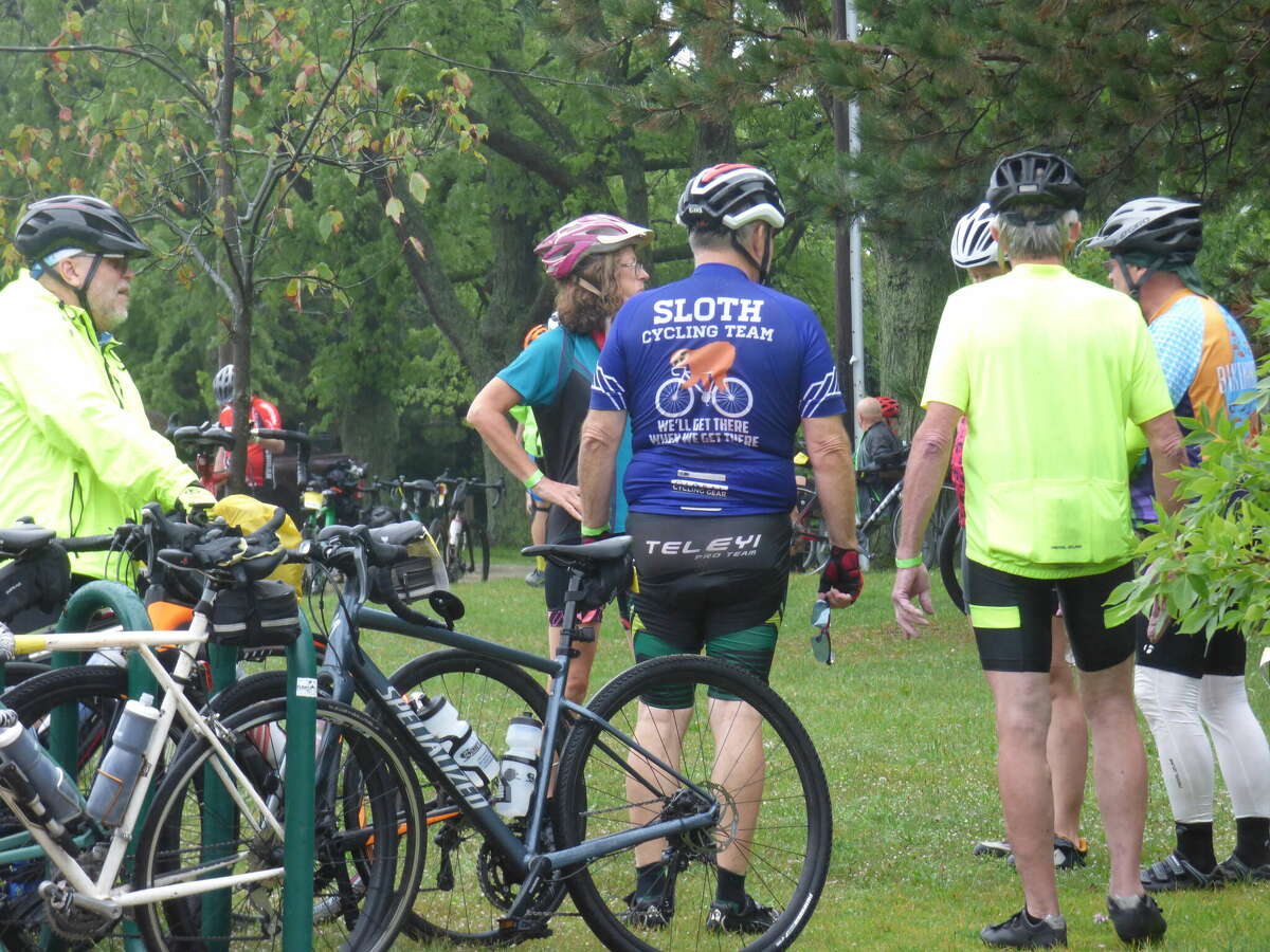 Bicycle tour brings hundreds to Manistee, Onekama