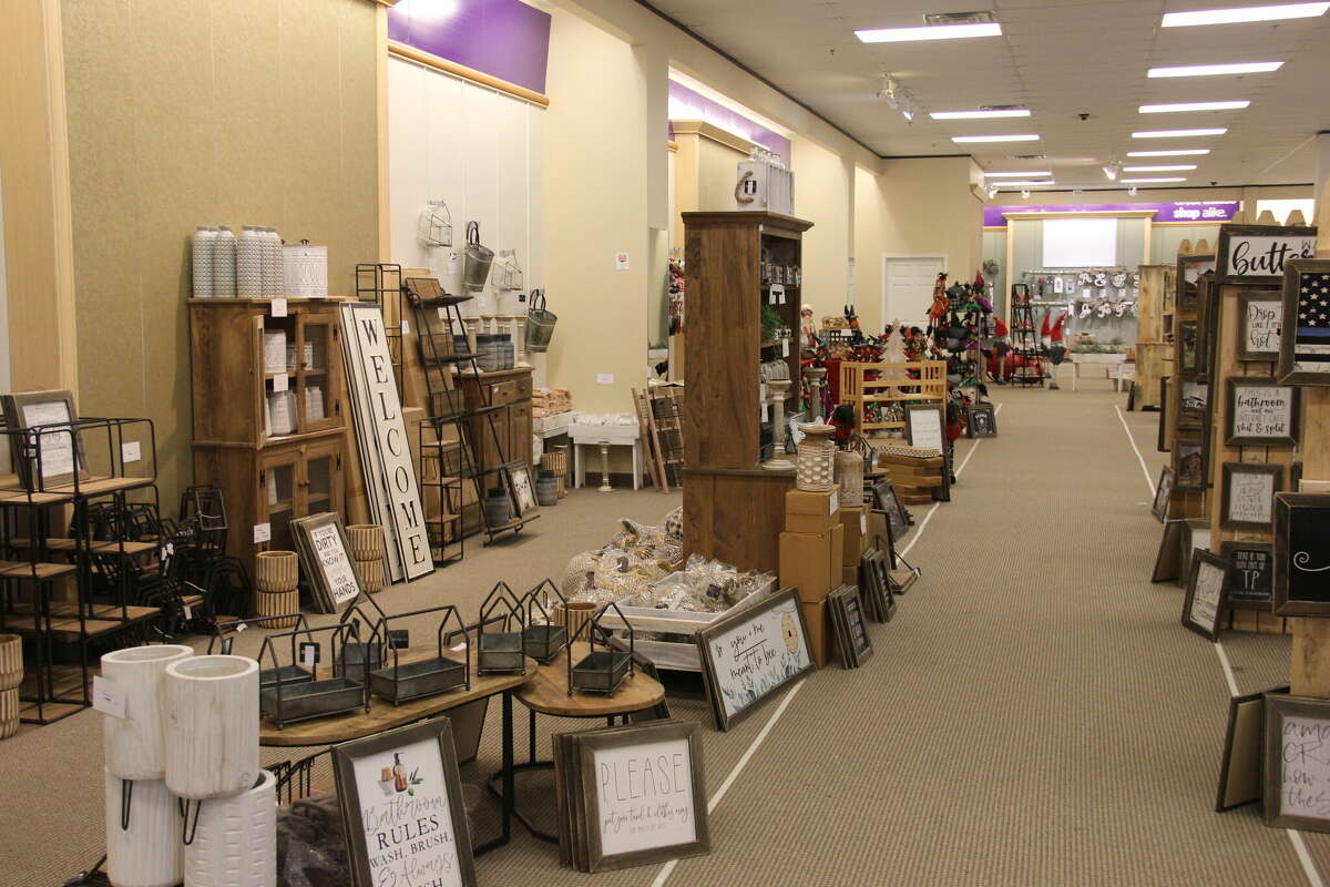 Wholesale warehouse in Caro opens to supply small businesses