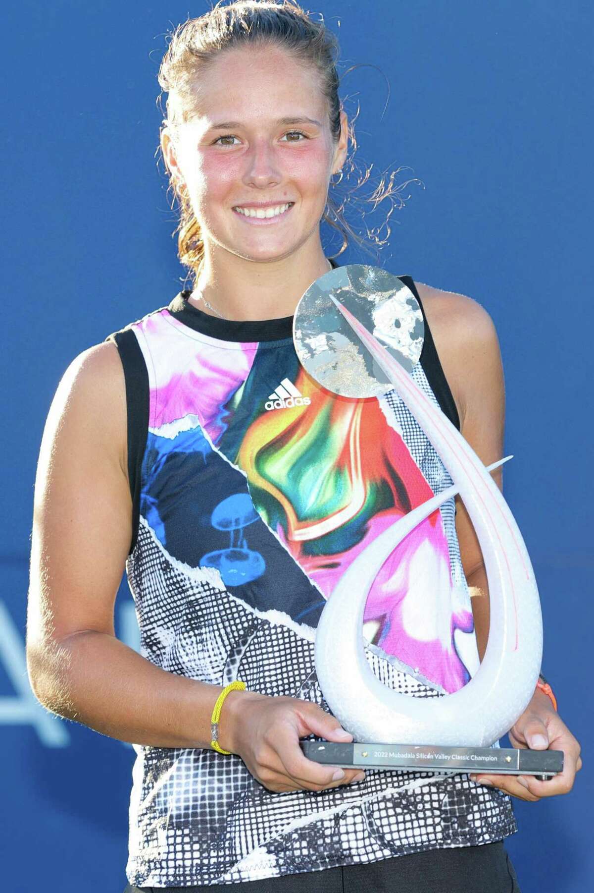 SAN JOSE, CALIFORNIA - AUGUST 07: Daria Kasatkina of Russia holds the trophy after defeating Shelby Rogers in the singles finale at Mubadala Silicon Valley Classic, part of the Hologic WTA Tour, at Spartan Tennis Complex on August 07, 2022 in San Jose, California. (Photo by Carmen Mandato/Getty Images)