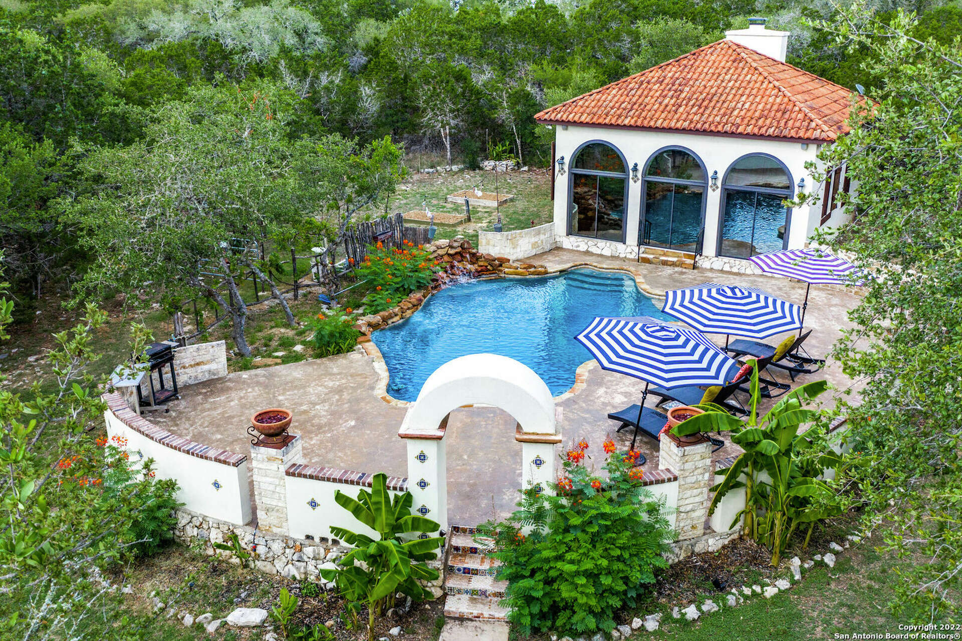 $1.4M Spanish revival home is for sale north of San Antonio, image size:1920x1280