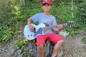 他的父亲说，成功的可能性很小。”10-year-old tells story of how he got onstage with Green Day at Outside Lands