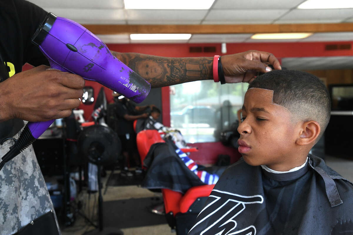Photos Port Arthur barber offers free school haircuts
