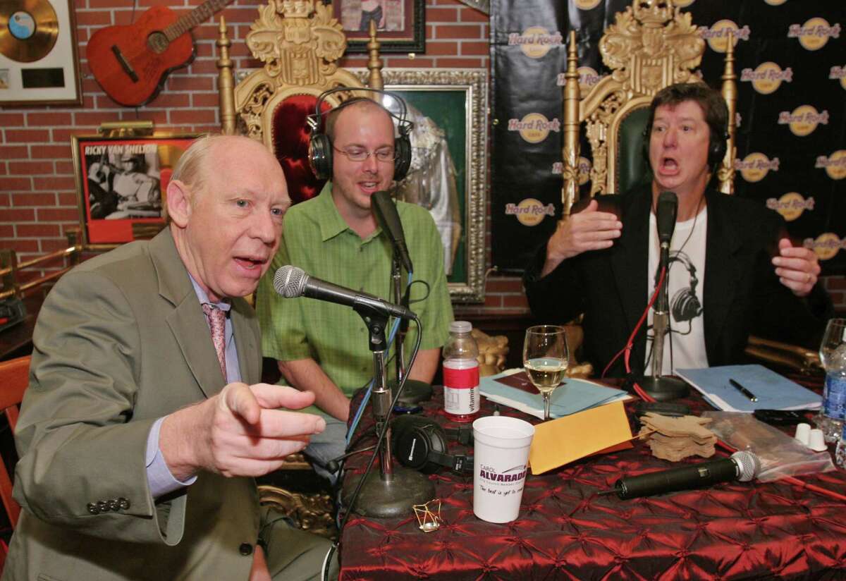 Houston Mayor Bill White (L) joins 93.7FM radio personalities Dean Myers (C) and Roger Beaty (R) as they interact with the audience during a live radio broadcast from the Hard Rock Cafe celebrating the Dean and Rog show's 10th anniversary on the air in Houston April 27, 2007.