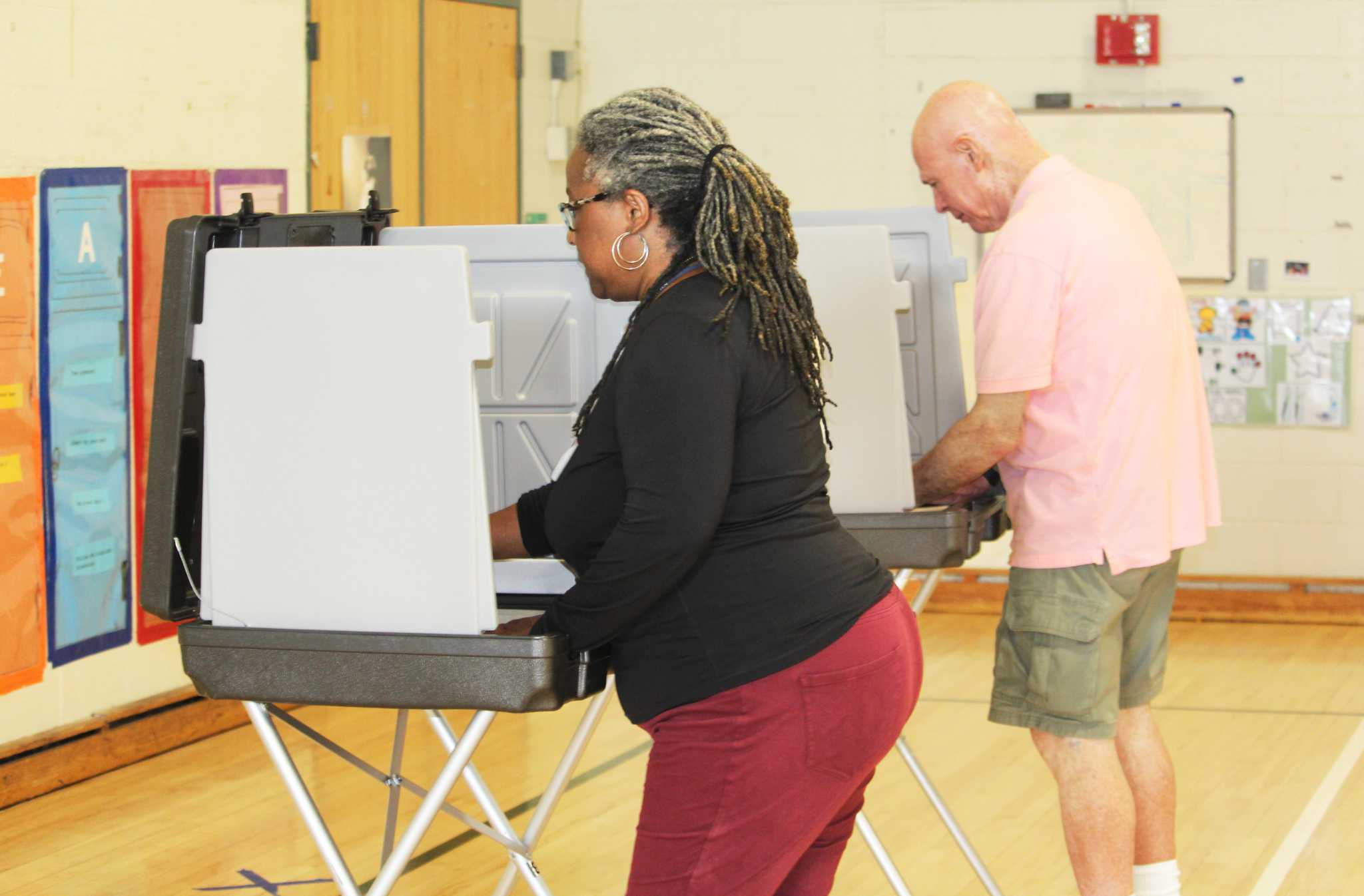 Heat shuts down some polling machines during CT primary - Vimarsana News