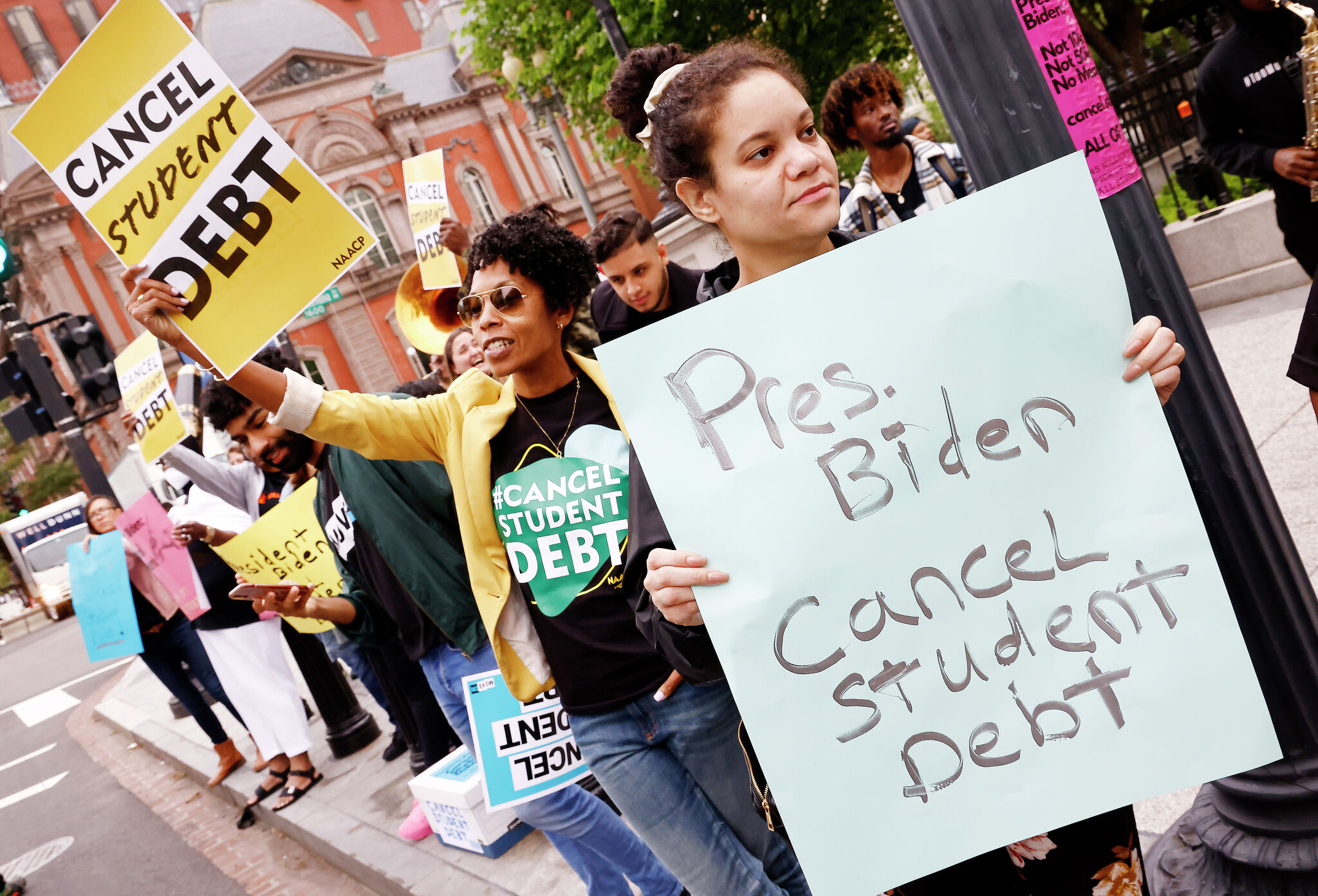 Senators Elizabeth Warren, Chuck Schumer, urging Biden for student loan pause extension - Vimarsana News