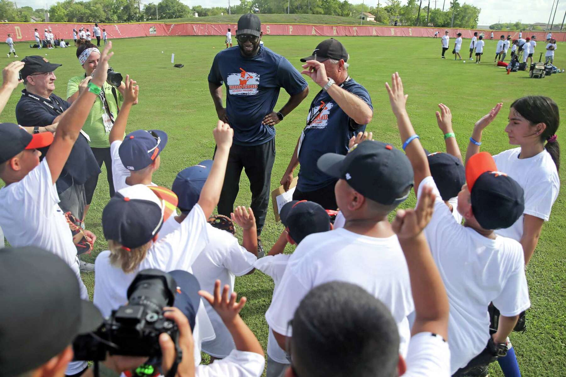 Smith: As his star rises, Astros' Yordan Alvarez gives back to Houston youth