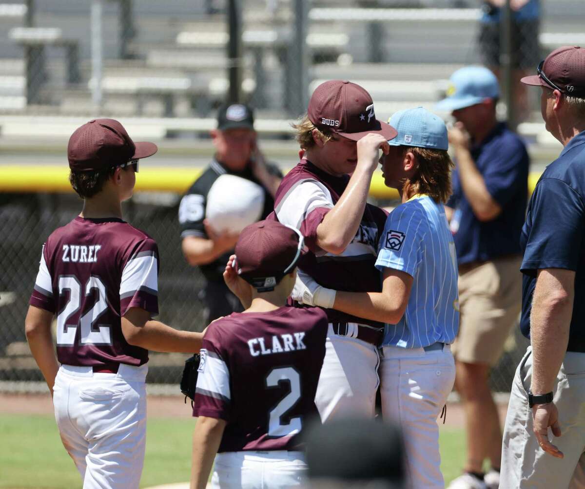 Little League World Series: Pearland, Texas pitcher and Oklahoma batter hug  - Deseret News