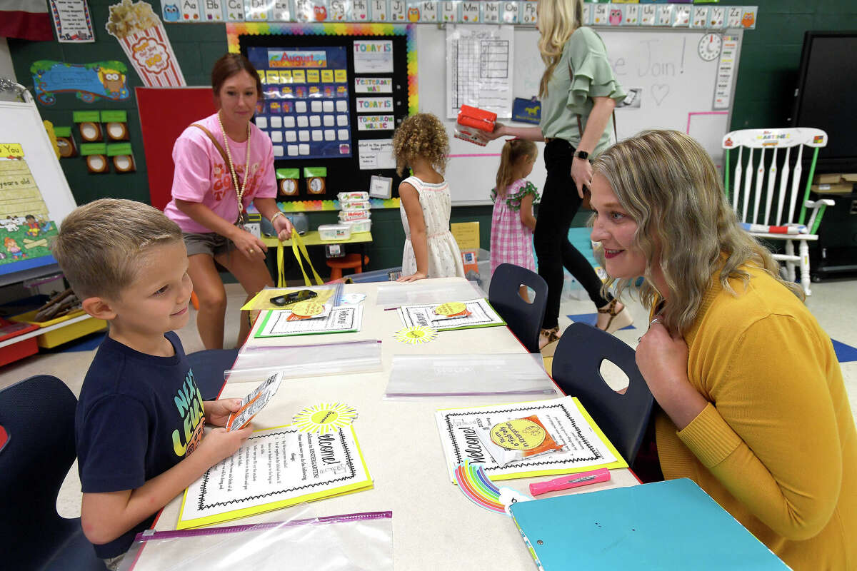 Photos: Sallie Curtis students meet their new teachers