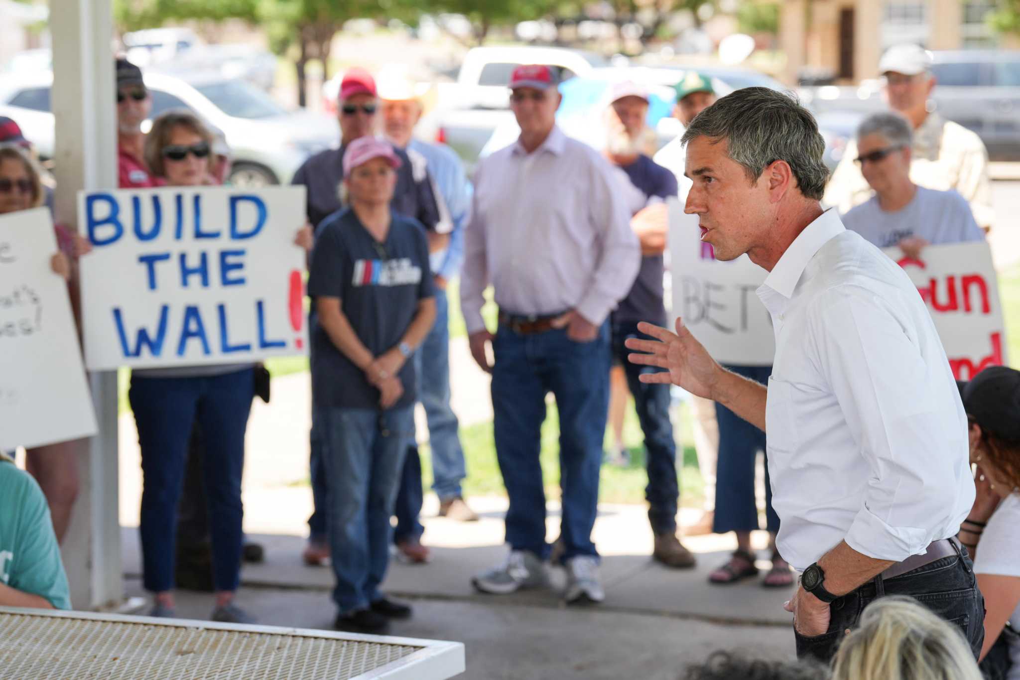 Beto O'Rourke curses at heckler in viral video - Vimarsana News