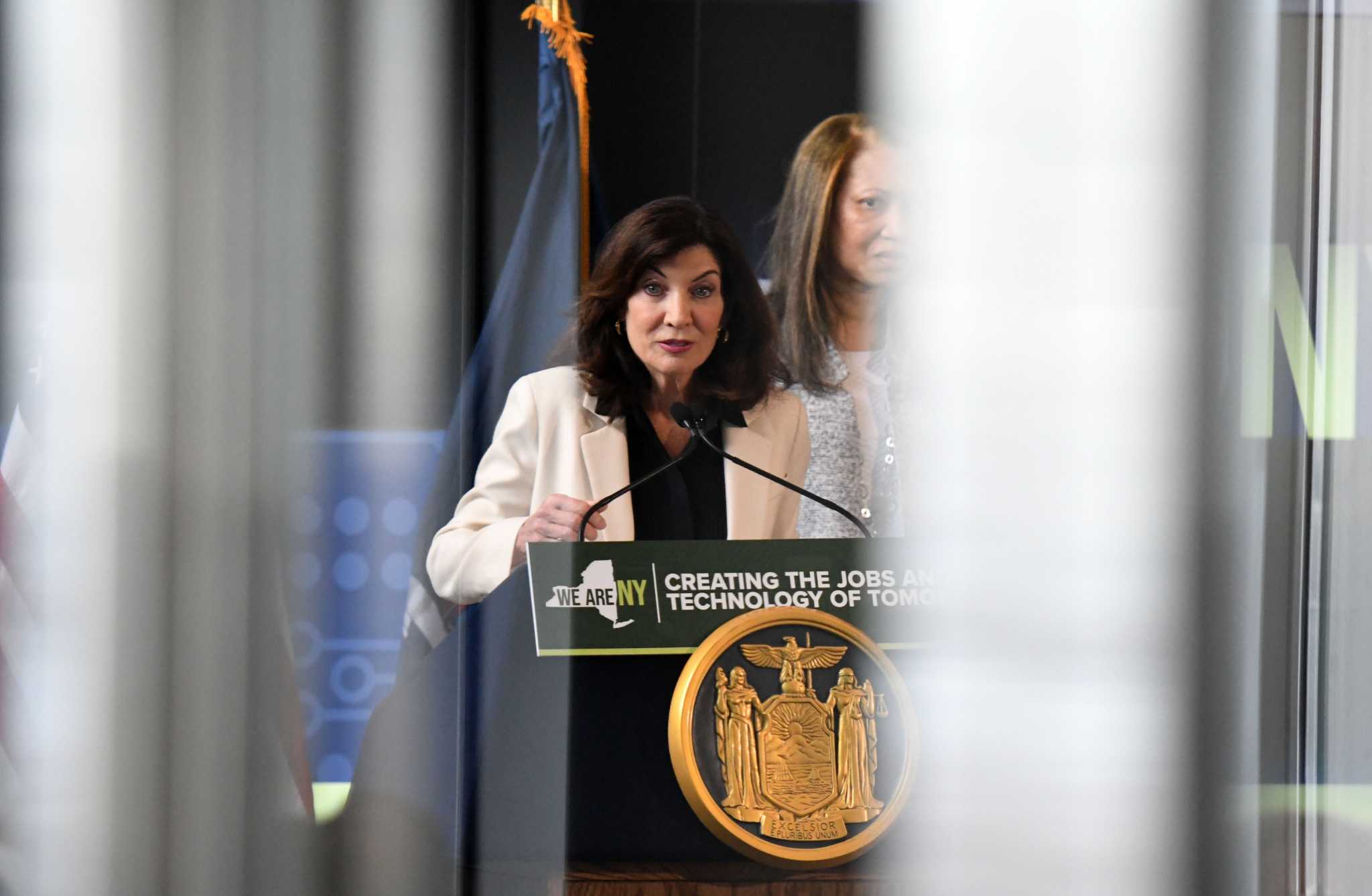 Hochul signals desire to keep noncompetes for high earners