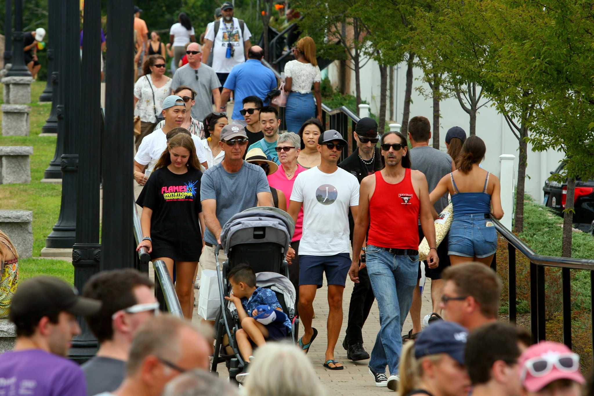 Eating contests, children's stage back at Milford Oyster Festival - Vimarsana News
