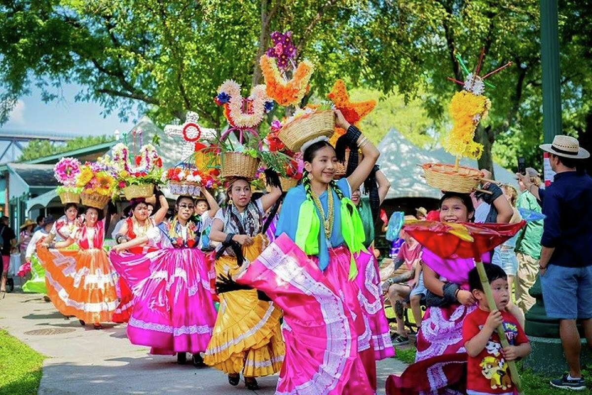 More than 100 artists, dancers, musicians and singers will present the culture and traditions of the eight regions of Oaxaca, Mexico, at La Guelaguetza in Poughkeepsie this weekend.