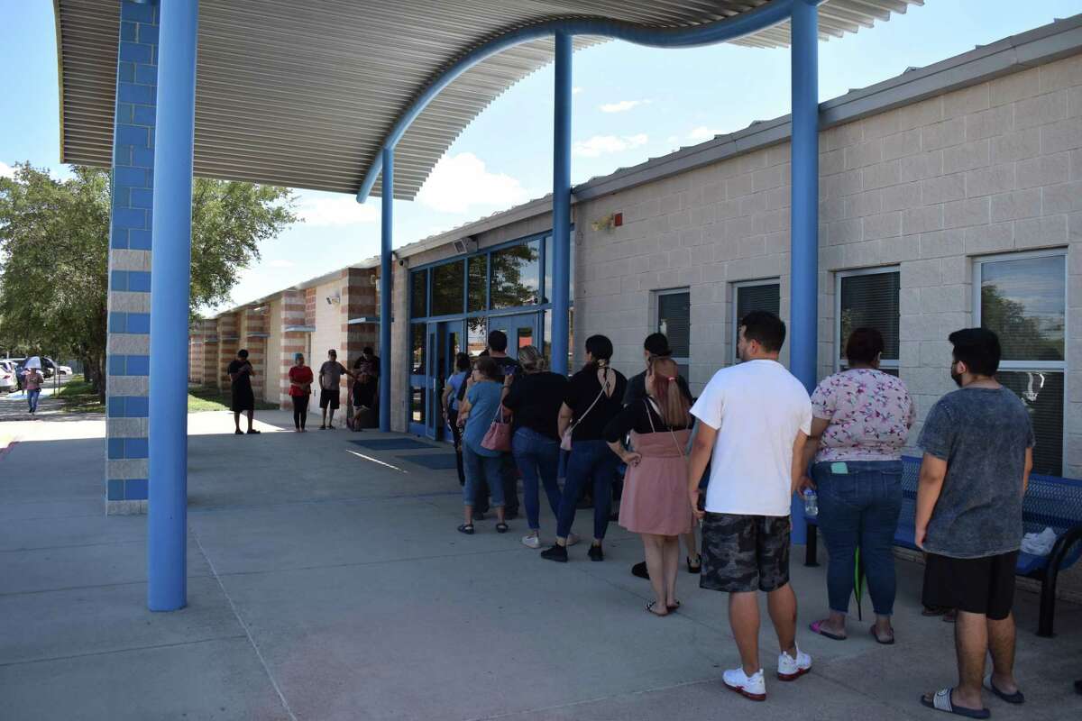 PHOTOS: Children Return To Schools All Around Laredo Area