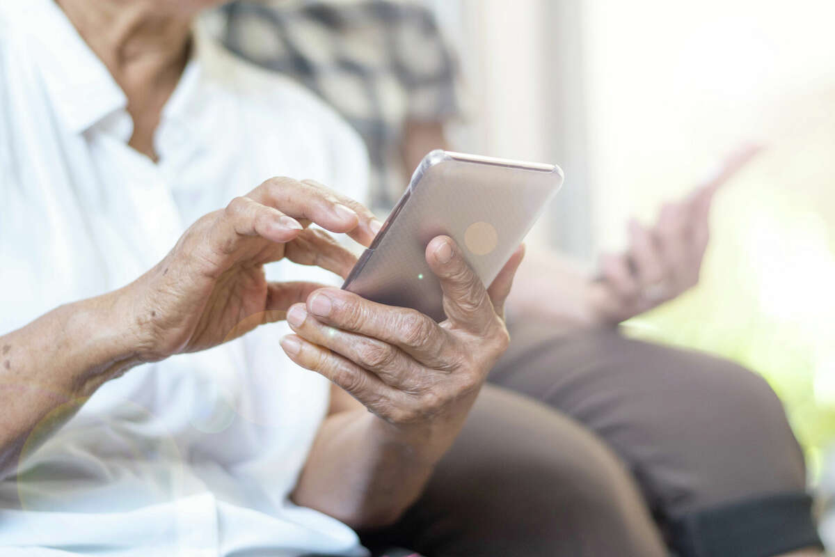 There are senior citizens who struggle with an increasingly internet-based way of life. Whether it’s business, communication or access to information, most people take for granted the ease and efficiency that the internet provides. 