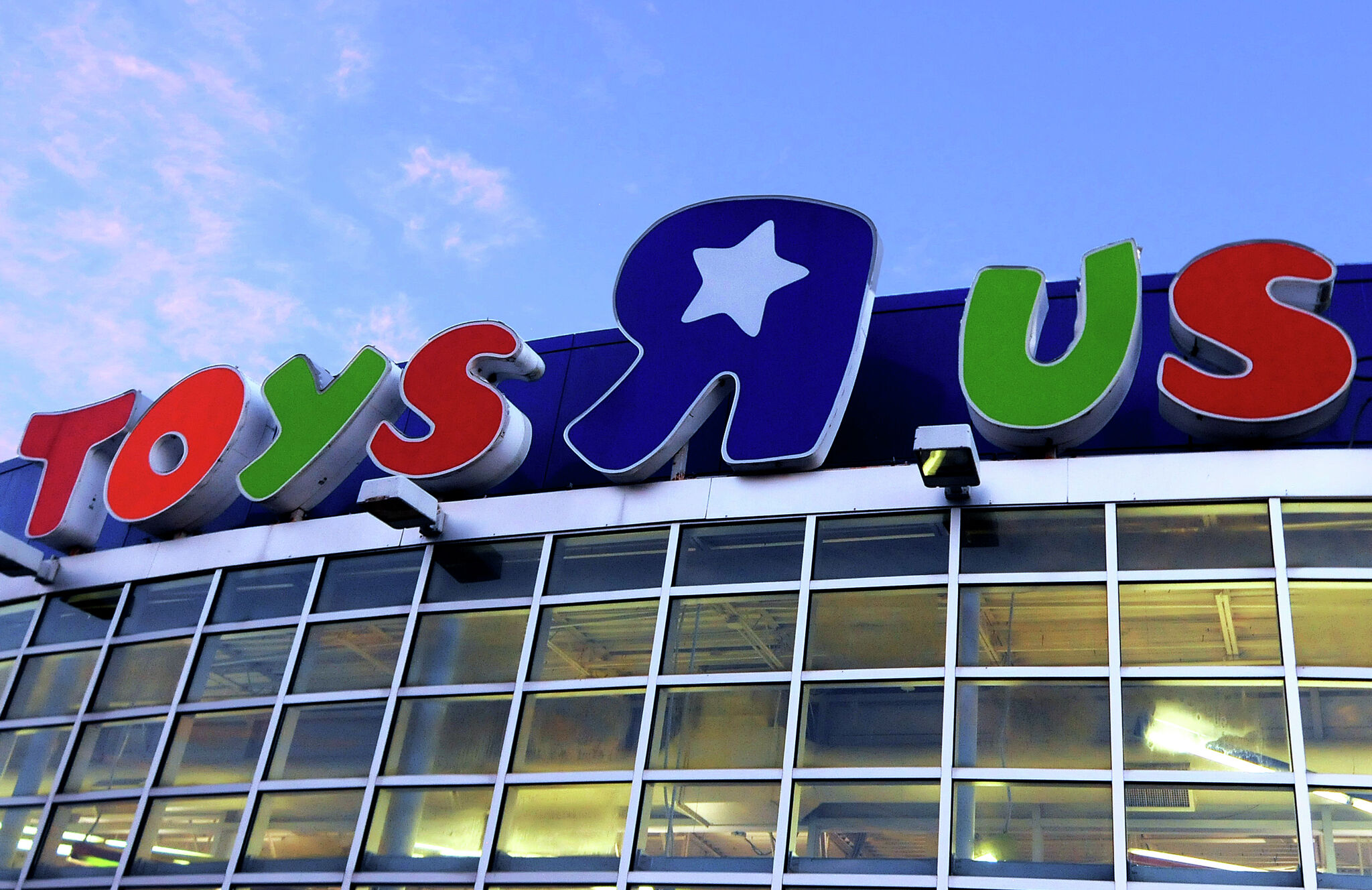 After Bankruptcy Toys R Us To Open